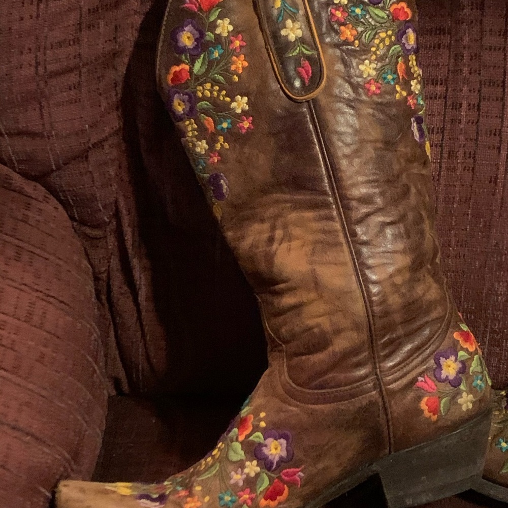Old gringo floral embroidered boots